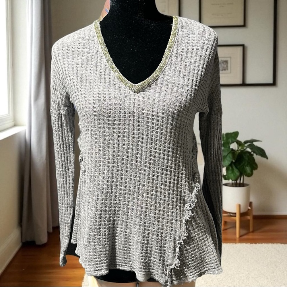 Juicy Couture Gray V-Neck Waffle Knit Sweater Silver Beaded Neckline Raw Hem M